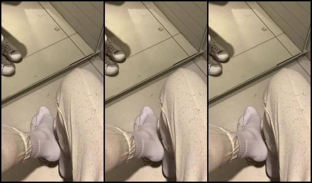 Feetqueenkaty Onlyfans Today I Decided To Show You My Feet After 3 Hours Of Shopping It Was Really Hot So Sad That