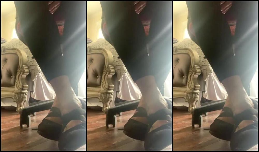 Goddessmonica00W Onlyfans Black Flats Under My Desk Joi Per Your Requestp