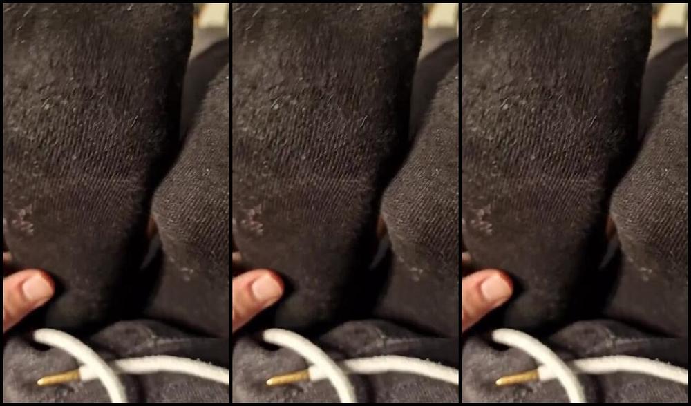 Germangirlnextdoor95 Onlyfans Sweaty Soles Look At The Black Fluff Between My Toes