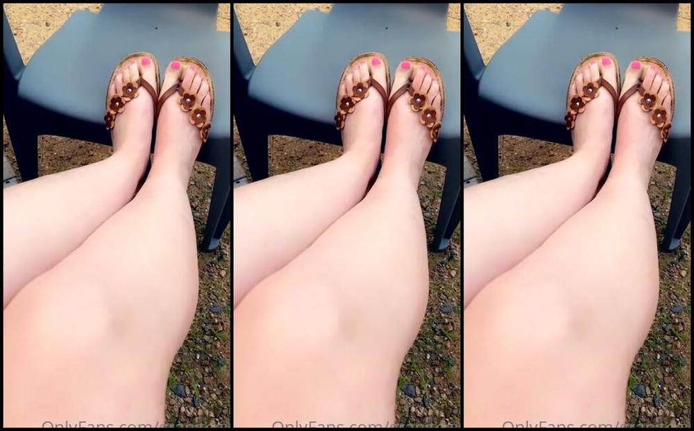 Shawna Nicknamed Granitegirl Onlyfans I Need Some Sun On These Legs