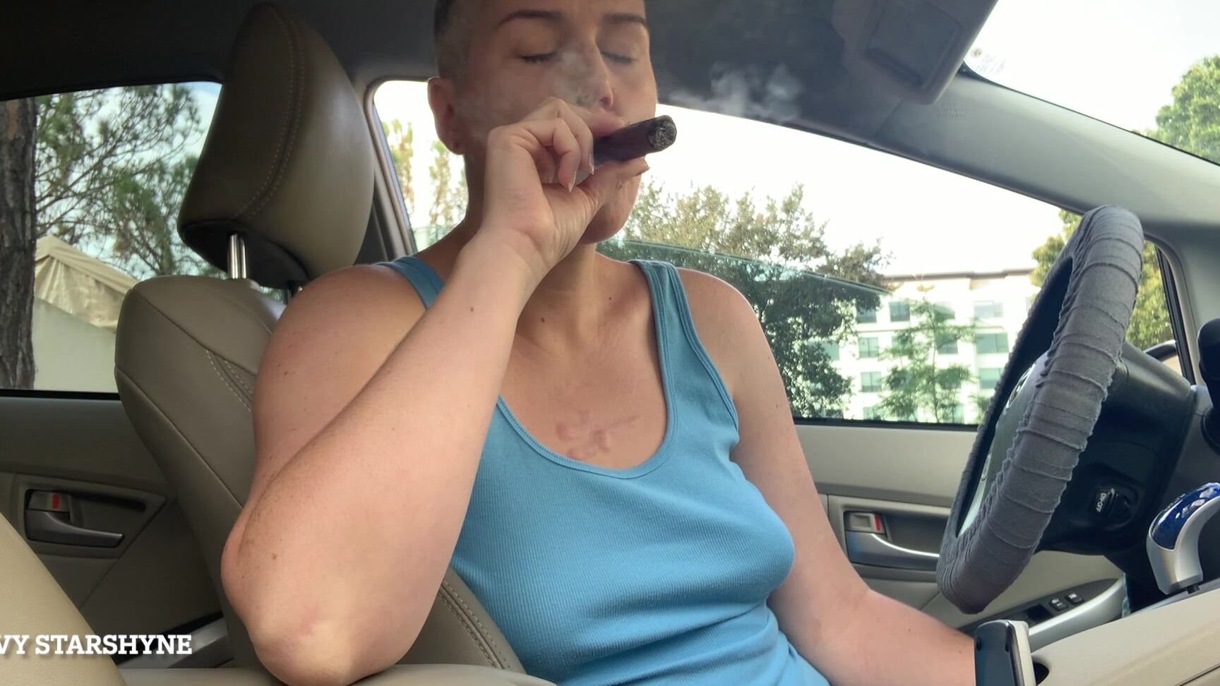 Ivystarshyne Fat Cigar