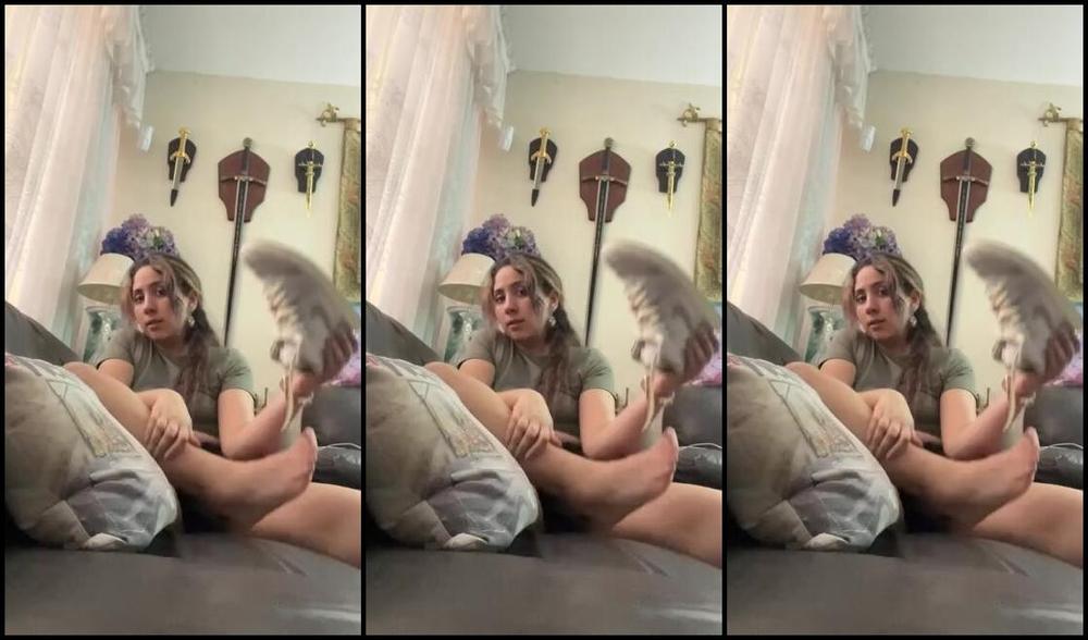 Gia S Feet Nicknamed Footsiebab 03 03 2024 Onlyfans Video I Used My Sneakers Without Socks And You Like It