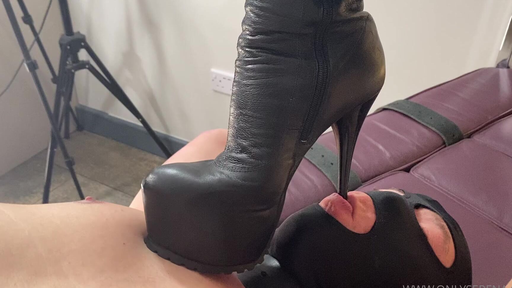 Goddess Gynarchy Boot Heel Sucker
