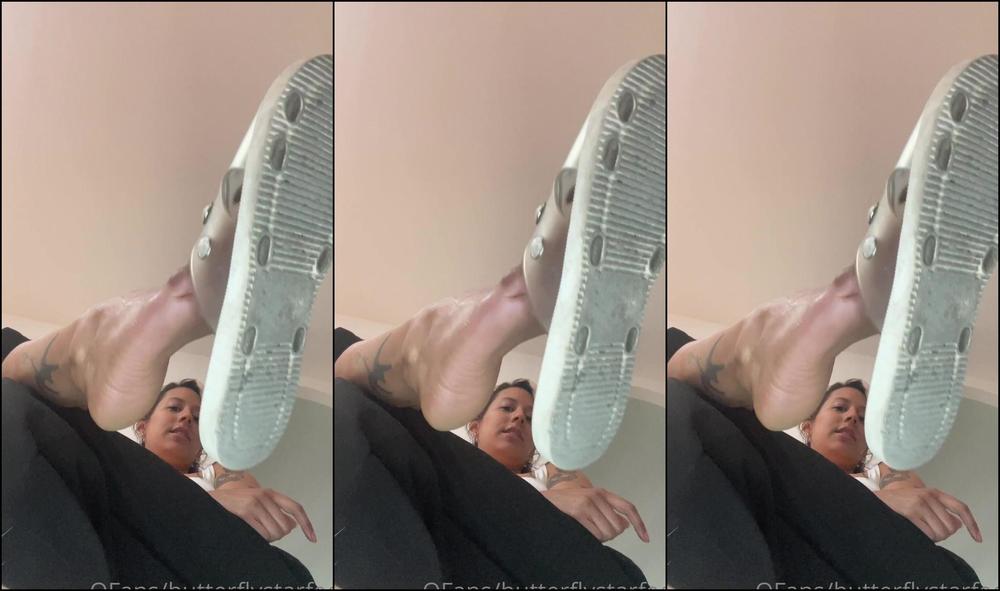 Queenstarb Pov Im In My Friends Living Room And I See A Little Man Under My Feet Surprise This Tim