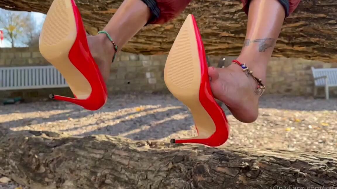 Zafeetllc Onlyfans A Christmas Red Pump And Toes Dump 2