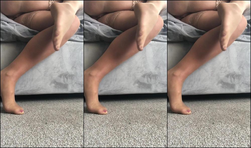 Bootyful Nylon Queen I Do Love Eating Bananas