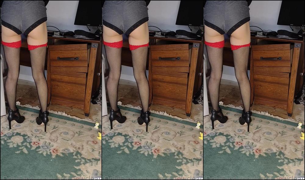 Kasysnowpremium Cleaning The Office Desk Off In My Fishnets And Heels