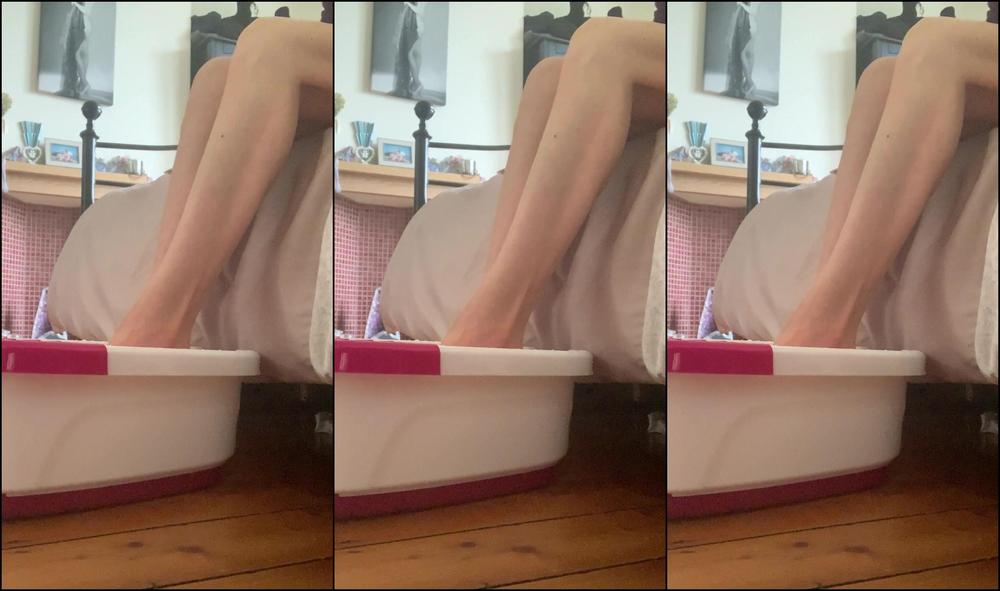 Lady Dark Angel Rubbing My Feet With Cream After A Soak Should Be One Of My Slaves