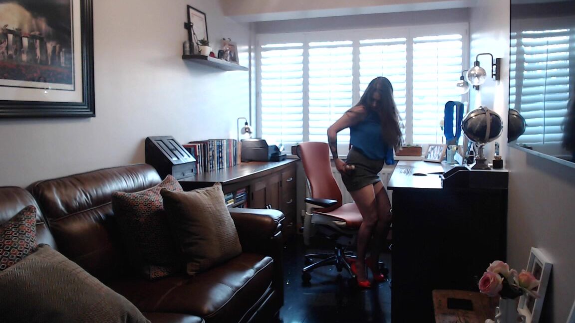 "SuzieLove212" brunette, masturbation, milf, office domination, vibrator Using my Vibe in My Office manyvids