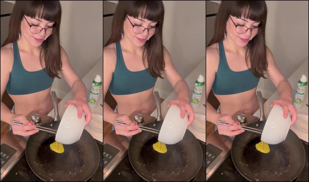 Mochimonaxxx 3194495183 02 08 2024 Would You Let Me Cook Eggs For You