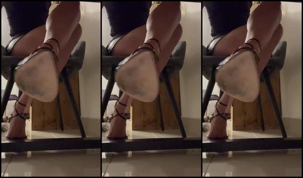 Heels Of Mine Nicknamed Heelsofmine 11 06 2023 Onlyfans Video Back To Your Favourite Place Under My Table