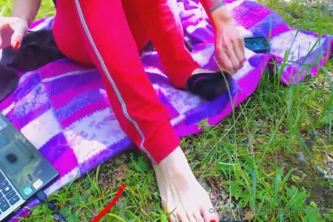 Padrona Claudia Nicknamed Xclaudiadominax Onlyfans Piedi Tra Lerba Miei Devoti Buongiorno Sapevate Che Sono Anche Un Amante Della Natura Molti Di 134534