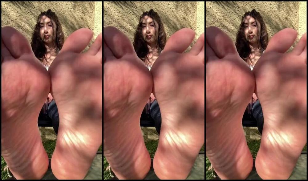 Nicholeivory Onlyfans Watch Me Show Off My Feet In Front Of You While Trying Not To Be Seen By Neighbors