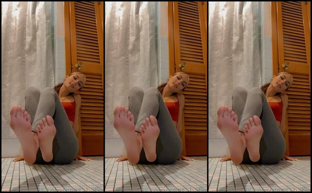 Footprincessx1 Nicknamed Footprincessx1 Onlyfans Who S The Queen I Am Now You Can Finish Loser 1