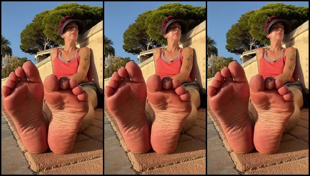 Solesmad Fetish Queen Aka Solesmadvip Onlyfans Beach Days For Me Drooling Time For You