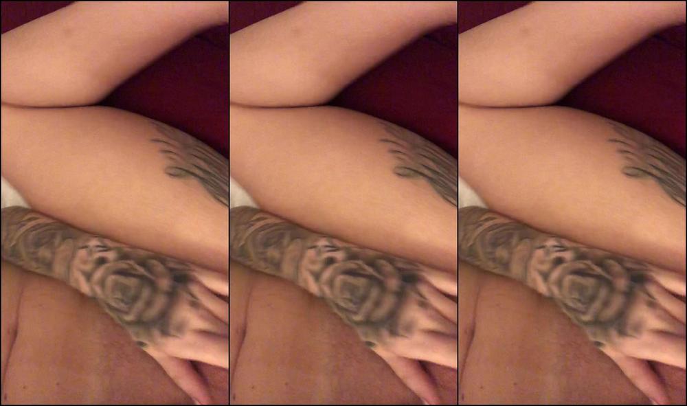 louiseleexxx1-02-02-2019-21374821-quick-play-before-bed