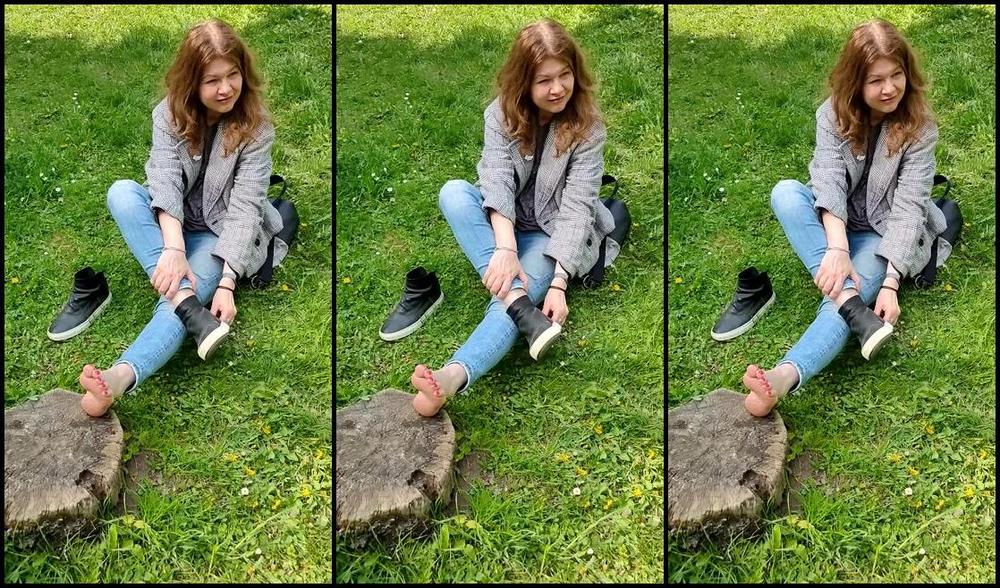 Olga Infinity Aka Olganovem Onlyfans My Sweaty Feet I Air My Feet On A Stump In A Public Place Ethno Park 1