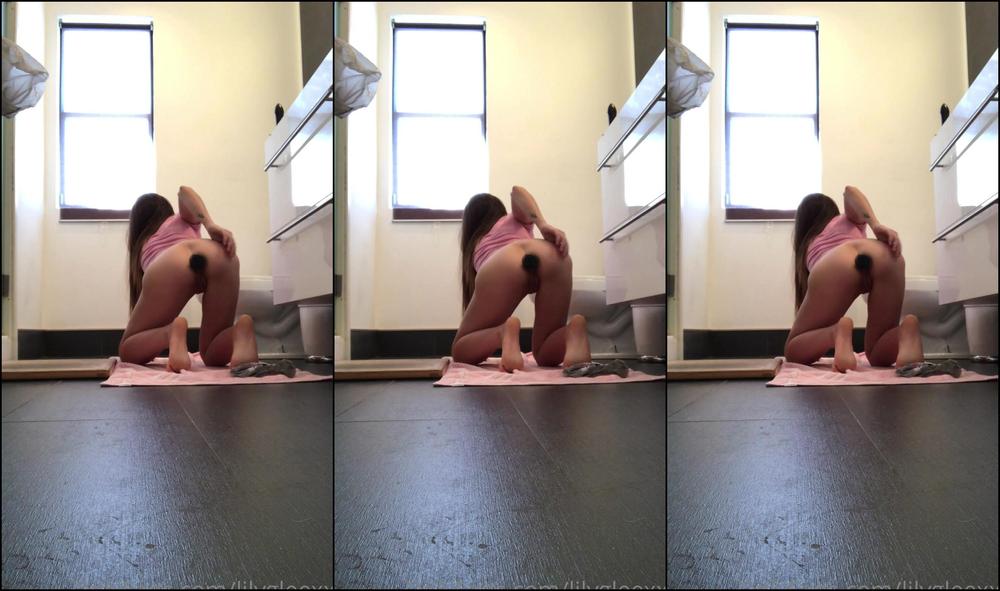 lilygleexxx-31-01-2021-2021336356-just-a-little-booty-stretching-b4-my-shoot