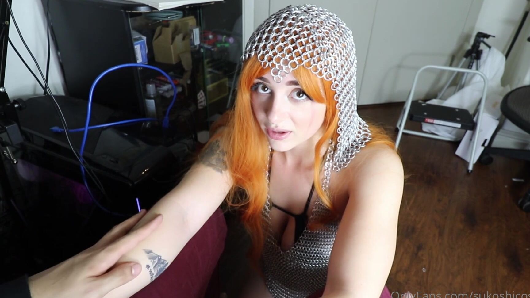 Sukoshicosplay Choose Your Own Adventure You Fell Asleep At Your Desk While Playing Games Something S