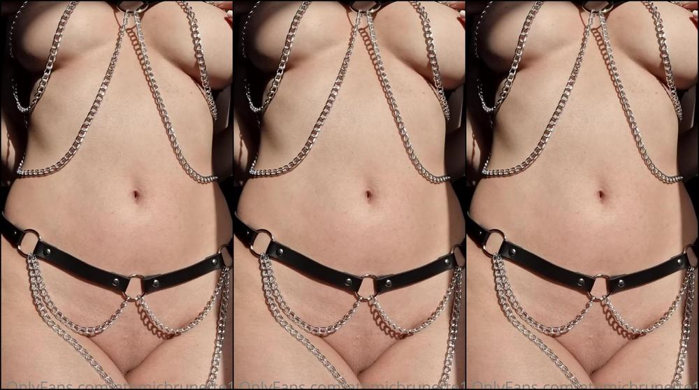 Atomicbrunette18 1 228