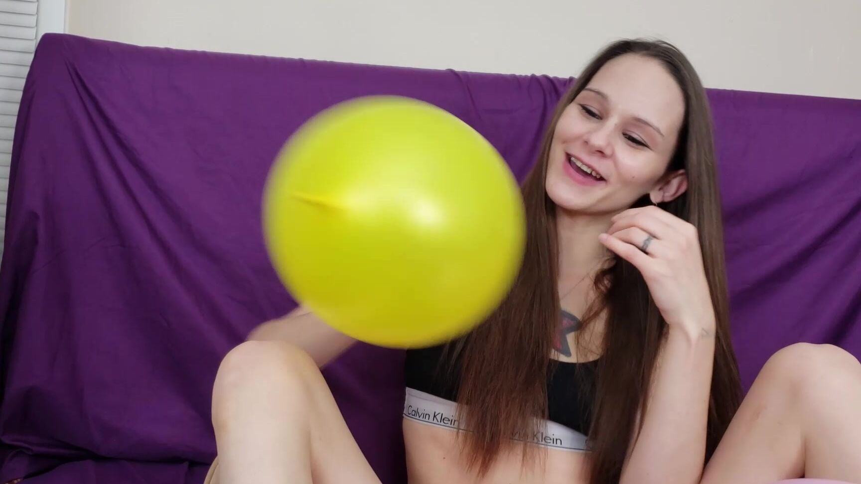 "Katy Faery" balloons, balloons non pop, bra & panties, inflatable blow fetish, inflatables non-pop pov balloon fun time Manyvids