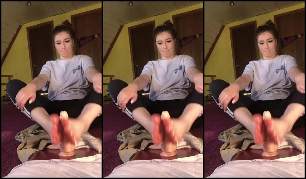 Delilah Nicknamed Footiesfeets Onlyfans Girlfriend Experience Foot Job I Come Home And Want A Foot Massage Because My Feet Are So Sore You