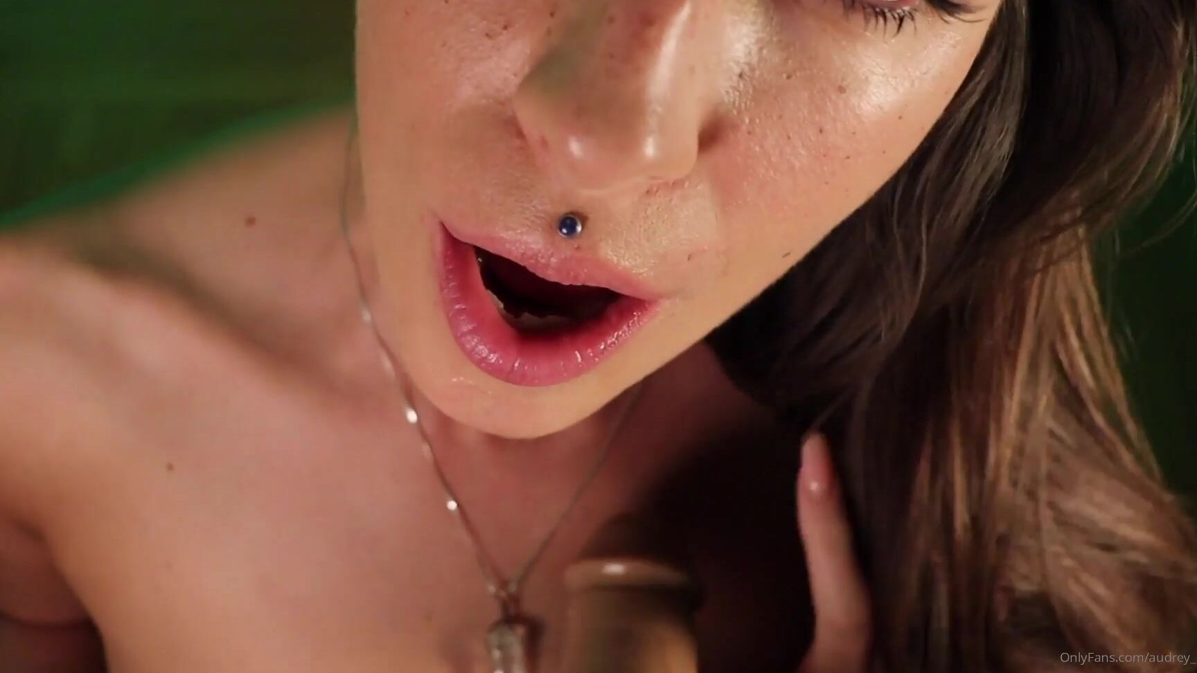 audrey-18-03-2020-182837956-an-intimate-pov-blowjob.-11-minutes-of-licking-sucking-teasing-and-smiling-up-at-you.-i-