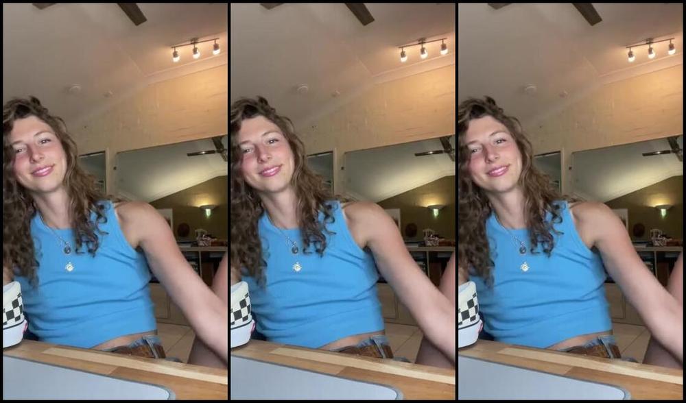 Aimeedayz Nicknamed Aimeedayz 01 09 2024 Onlyfans Video Do You Like My New Shoes Been Wanting These Vans Forverrrrr I Actually Really Y