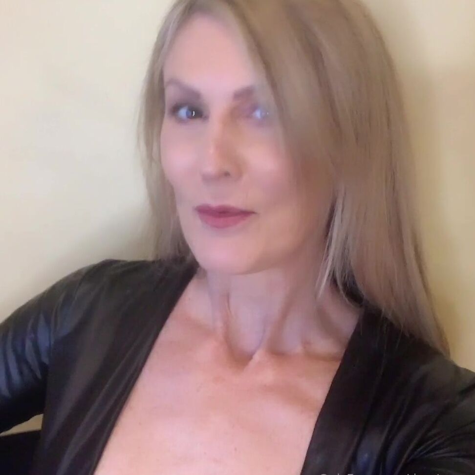 Dominascarlet I Have Just Finished My Very First Skype Session And It Was Quite Fun So I Am Going To Offer Skype