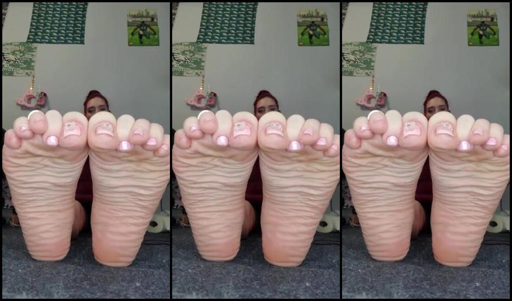 Miss Behavin Aka Misbehavedxoxo Onlyfans My Feet Need To Be Worshipped And You Are Going To Worship Them