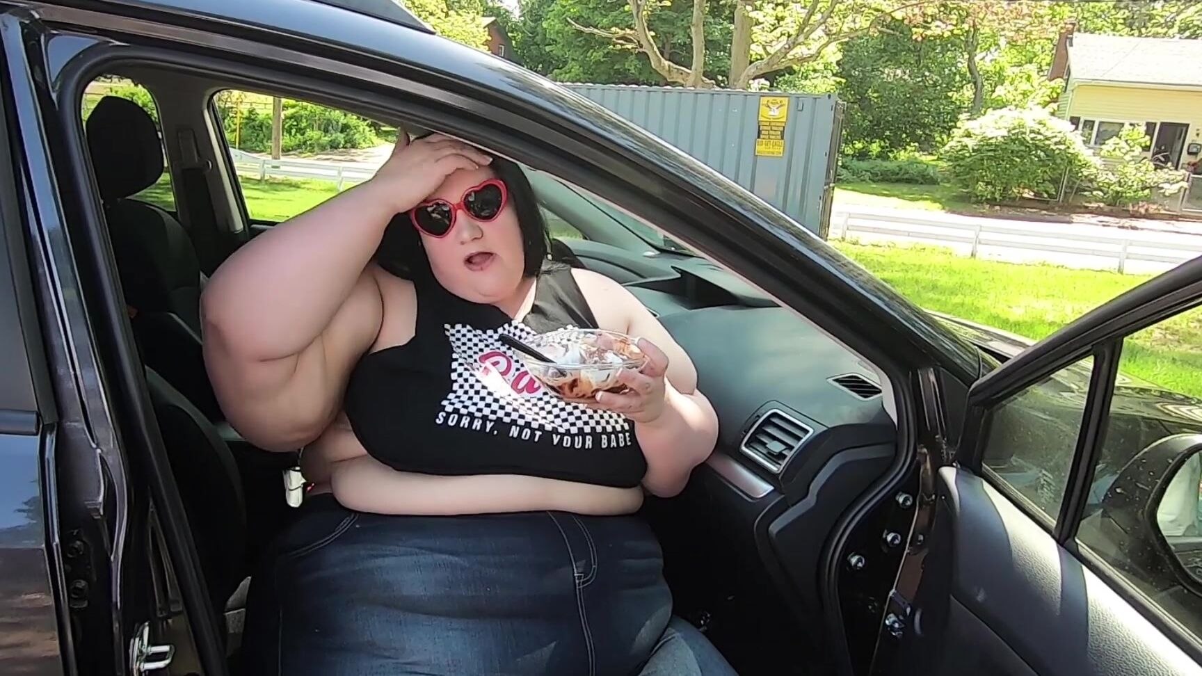 "Xutjja" bbwssbbw, eatingincar, fat, feederfeedee, gainingweight Eating Ice Cream in the Car Manyvids