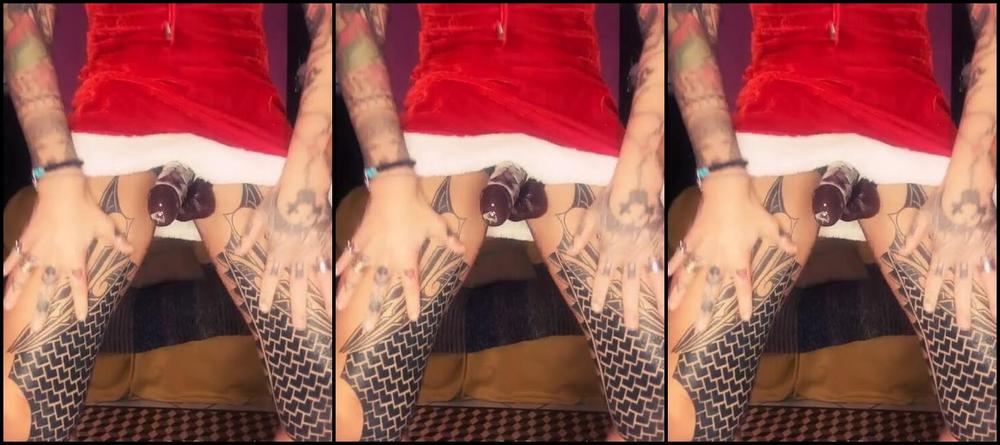 Mistress Desideria Godiva Nicknamed Padronagodiva 12 20 2023 Onlyfans Video L Ancella Riceve Un Pacco Speciale