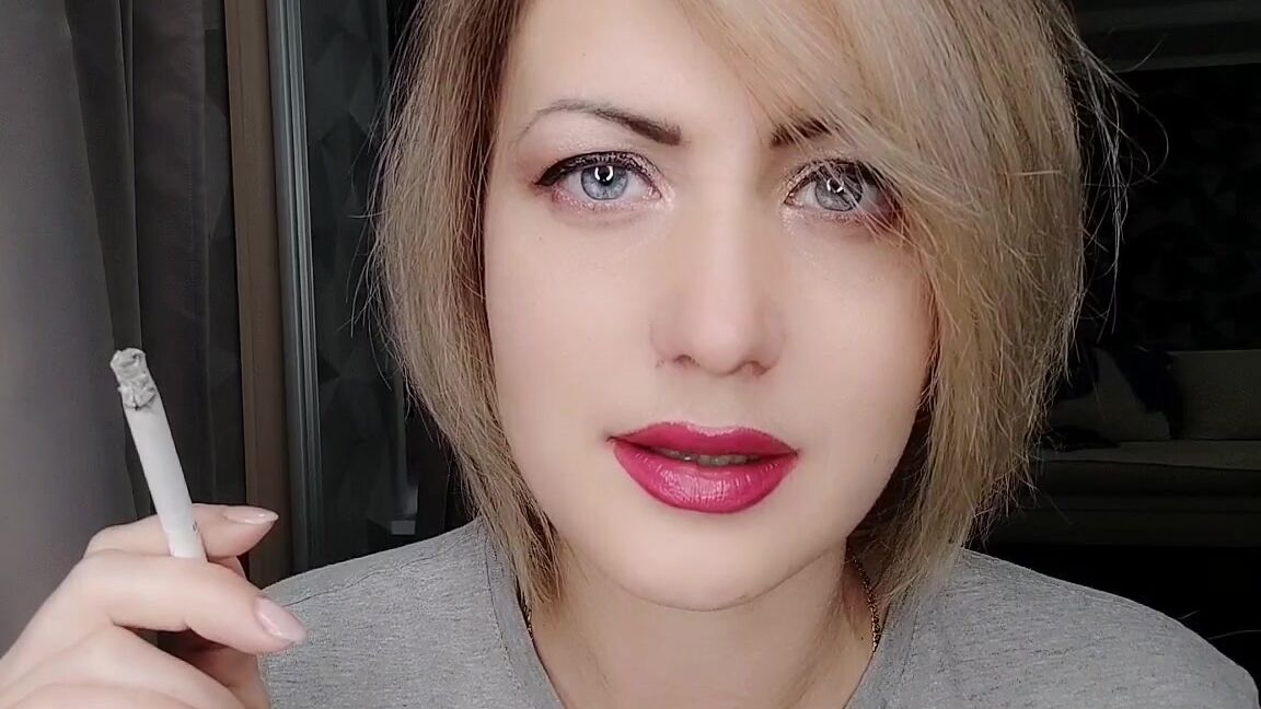 "JuliaCrown" cigarette, hair, haircutting, hairdresser, lips, mommyroleplay, mouthfetish, sfw, smokefetish, smoking, smokingfetish Smoke Mommy Hairdresser fetish manyvids