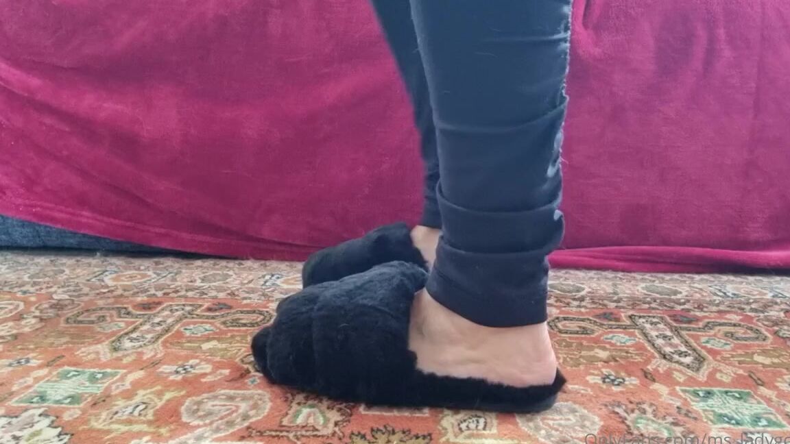 Lady Godiva Nicknamed Ms Ladygodiva Onlyfans Video Showing Off The New Fluffy Slippers My Footboy Sent Me Arent They Gorgeous Really Show 2U