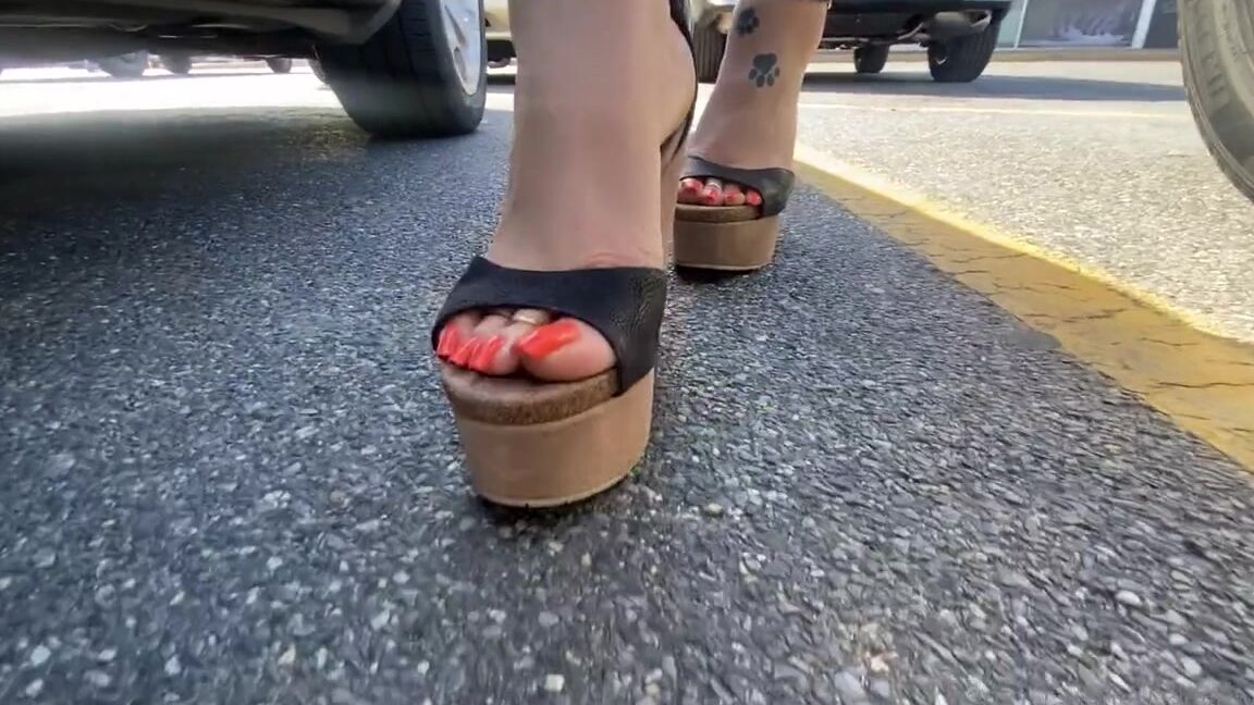 Tatianasnaughtytoes Nicknamed Tatianasnaughtytoes Onlyfans Sunday Afternoon Groceries Shopping The Resurrection Of My Long Toenails Just Happened