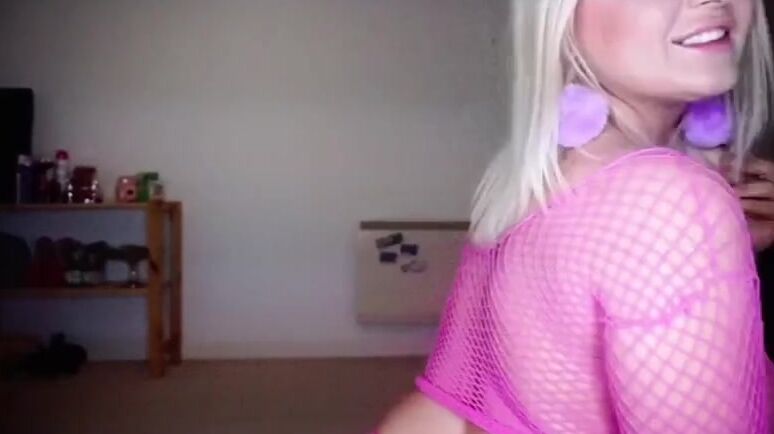 Lana Wolf Nicknamed Lanawolf Findom 11 10 2019 Onlyfans Video Another Classic Lana Wolf Bedroom Tease Video