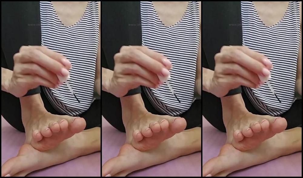 Footish Queen Galina Nicknamed Footishqueengalina 06 15 2024 Onlyfans Video Would You Put Oil All Over My Toes For Me I Love Doing That Every