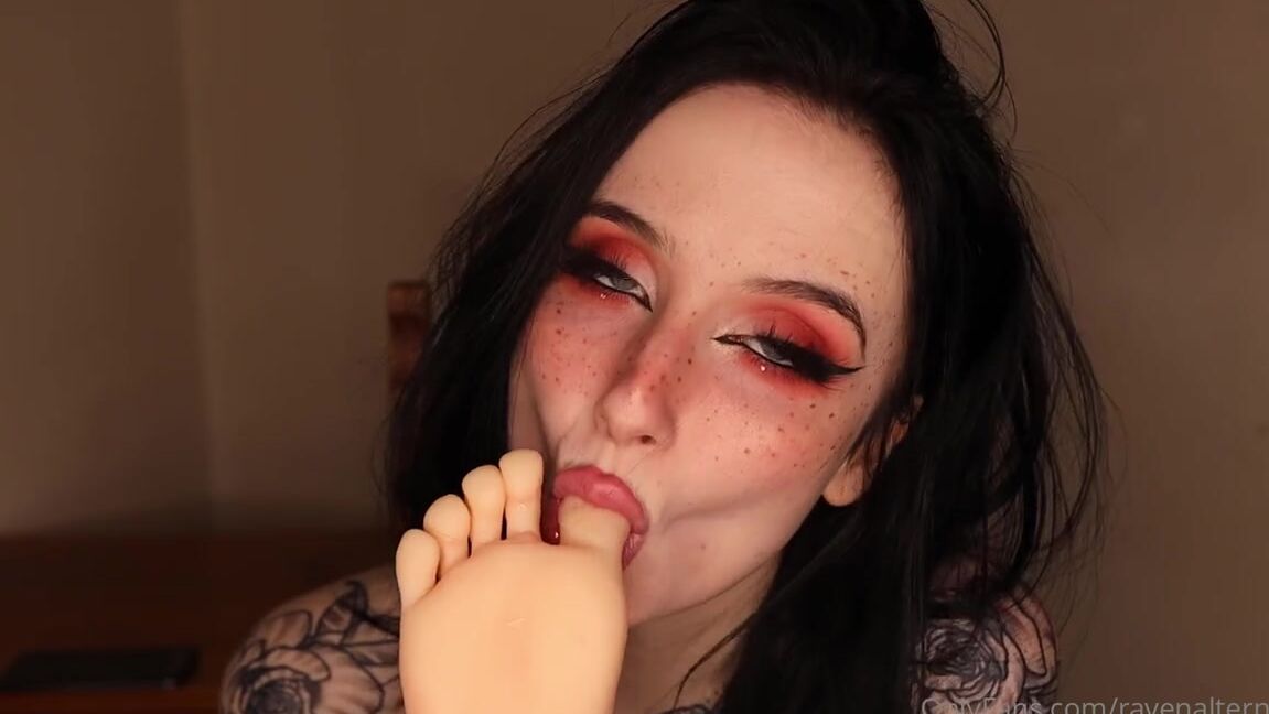 Raven Alternative Nicknamed Ravenalternative 07 11 2023 Onlyfans Video Thank You So So Much Honku For Gifting Me These Grippers So Much More Content