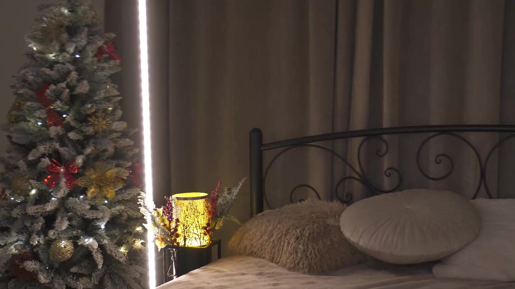 "alissa wxw" alissawxw 045 body oil standing and doggy Web Cam