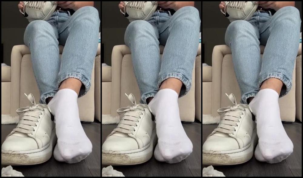 Sarina Jones Nicknamed Sarinajones 12 20 2024 Onlyfans Video Im Cleaning My Alexander Mcqueens And You Wont Get Any Of My Attention