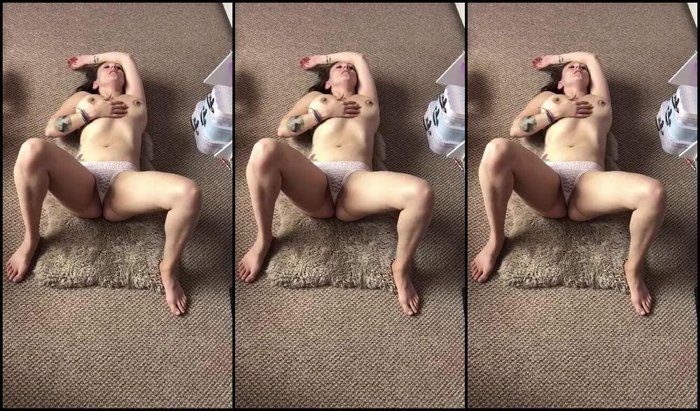 "SuzieLove212" big boobs, masturbation, milf, nudity/naked, orgasms Masturbating in Friends Living Room manyvids