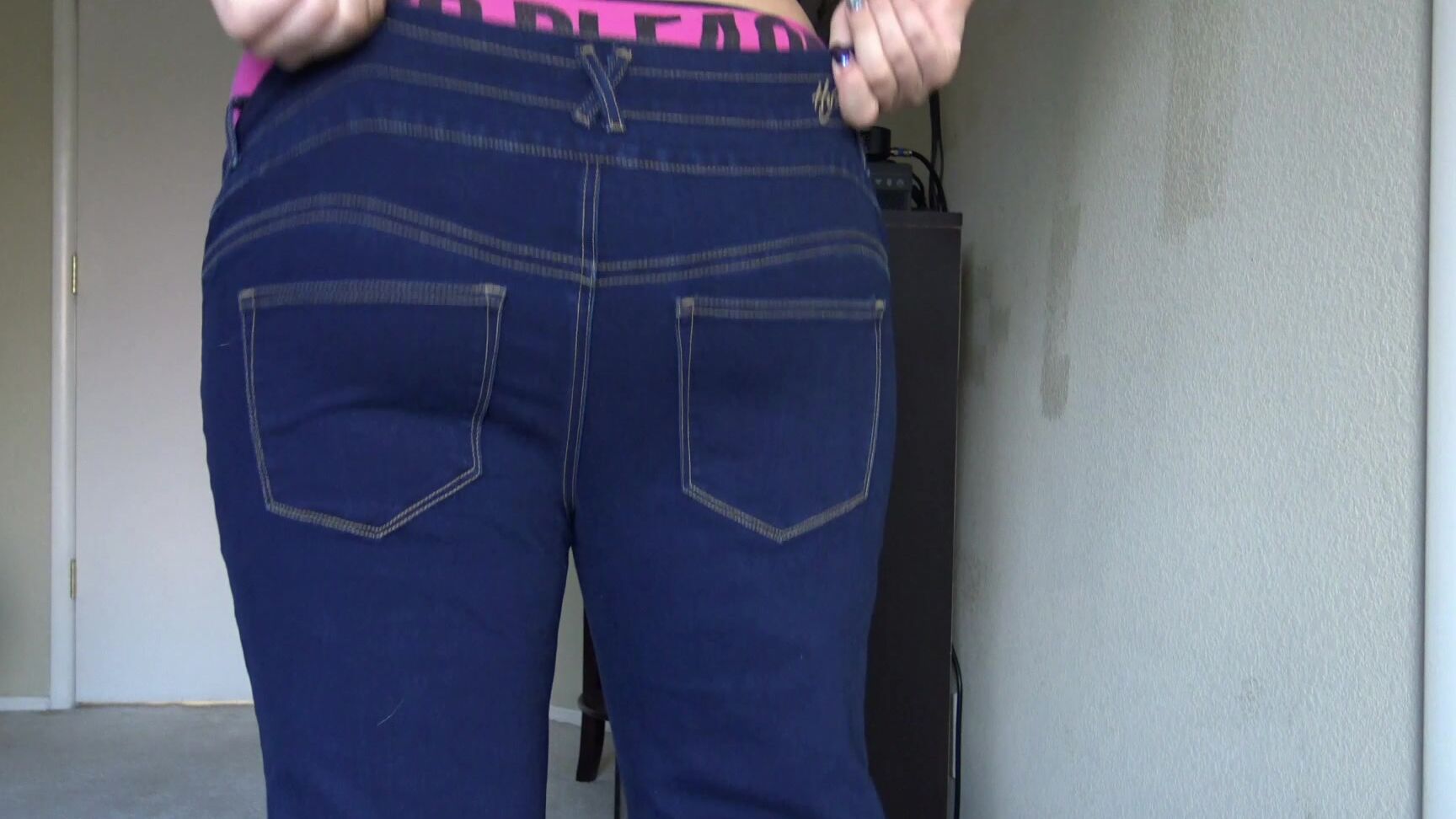 Dani Sorrento Fitting My Big Ass In Jeans