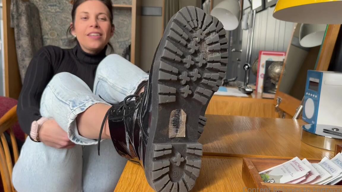 Feetwonders Onlyfans After A Long Day Of Travelling I Come Home To You With Sweaty Feet 0P