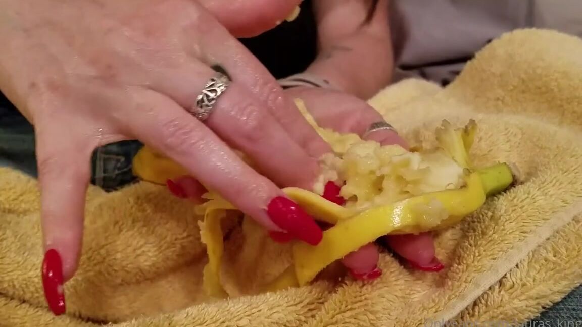 Lalalaura Nicknamed Lauras Kingdom 12 13 2022 Onlyfans Video Lauras Red Nails Banana Jerk