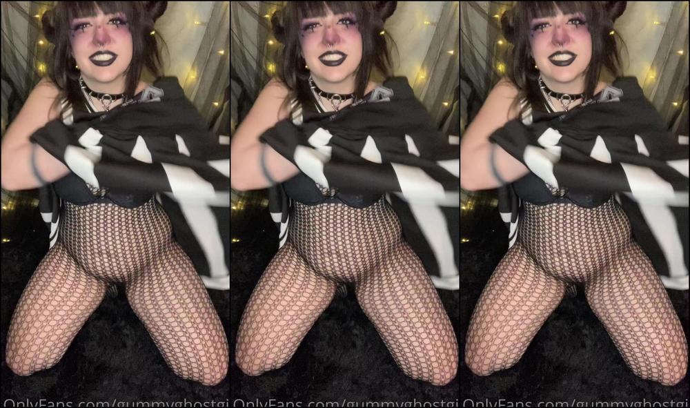 Gummyghostgirl 2021 01 02 1999933864 Your Goth Cheerleader Gf Wants To Help You Score