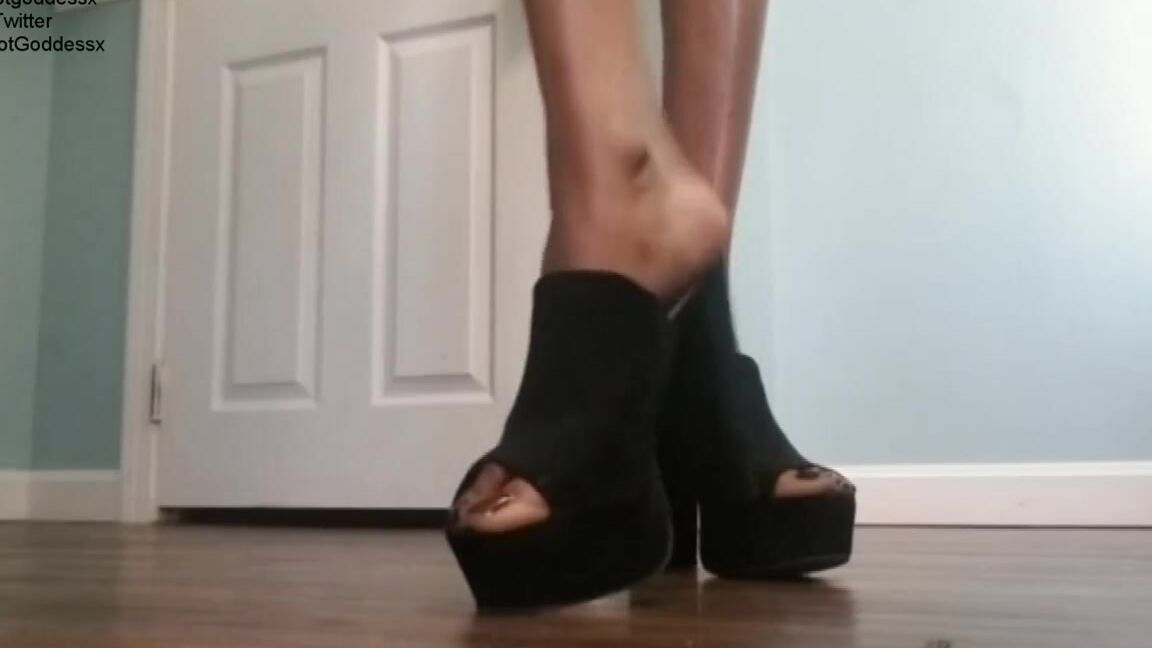 Chocolate Foot Goddess Nicknamed Cfootgoddessx Foot Fetish 12 26 2019 Onlyfans Video Step Sister Giantess Sfx