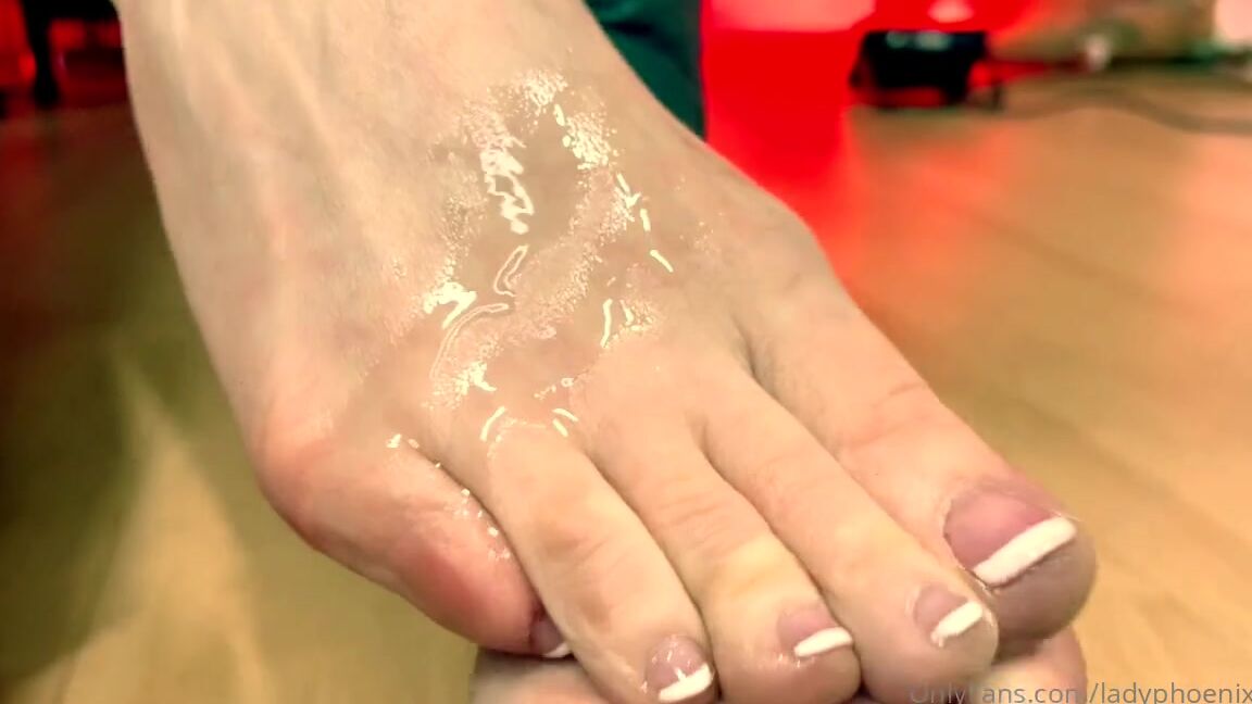 Lady Phoenix Nicknamed Ladyphoenix Ldn Onlyfans New Clip Foot Frenzy See Missmayberlin And I Teasing You With Our Beautiful Feet Flexing And Poin