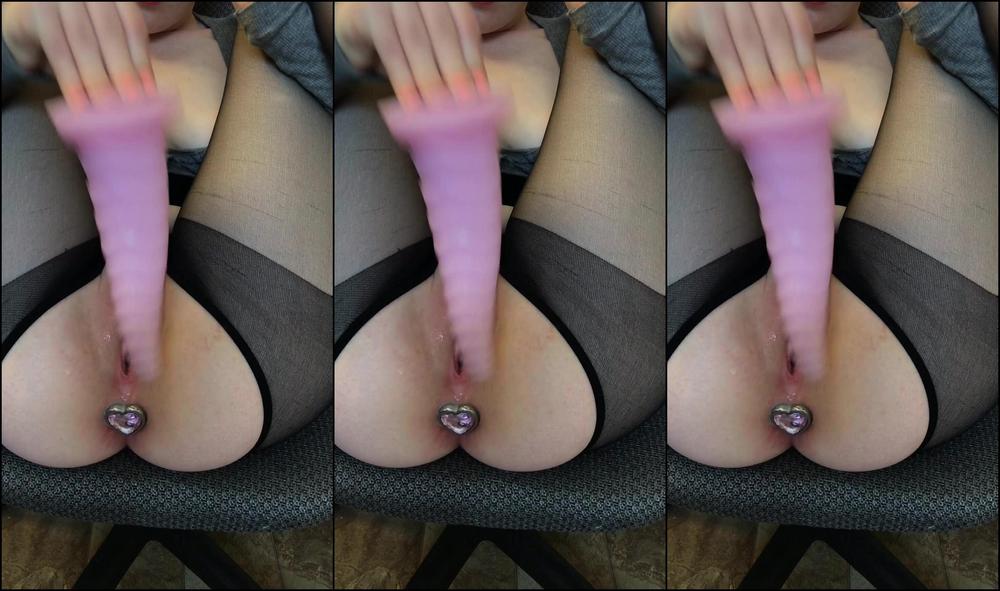 Roseyspanks Your Horny Coworker Wants Your Cock