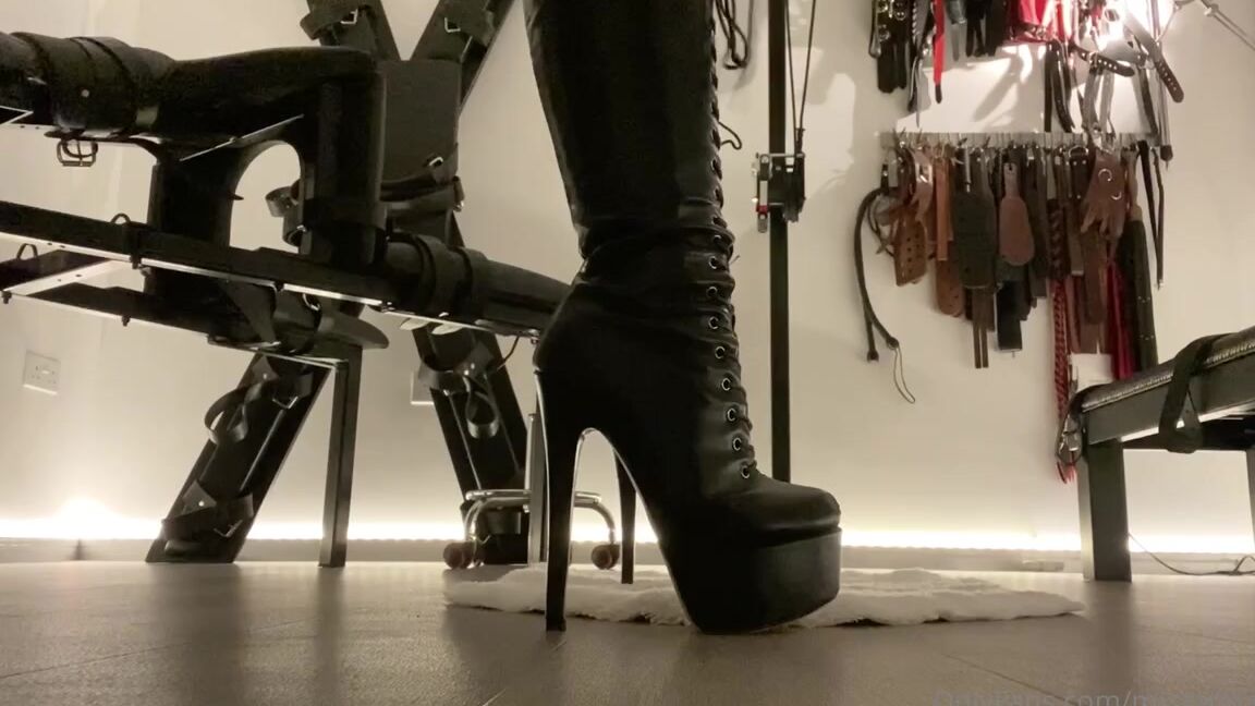 Miss Anna Elite Nicknamed Missannaelite Onlyfans Boot Collection Clip A Similar Pair Of Lace Up Knee High Boots This Time In A Sumptuous Supple