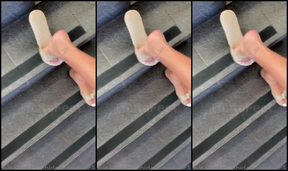 Thatafeet Nicknamed Thatafeet Foot Fetish 04 22 2021 Onlyfans Video Descendo As Escadas Com Esse Chinelo Barulhento Bom Dia Lf
